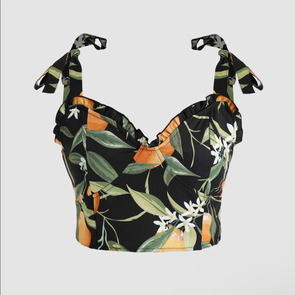 Cider styling cropped tank top. Side zipper, tie straps. Size Small